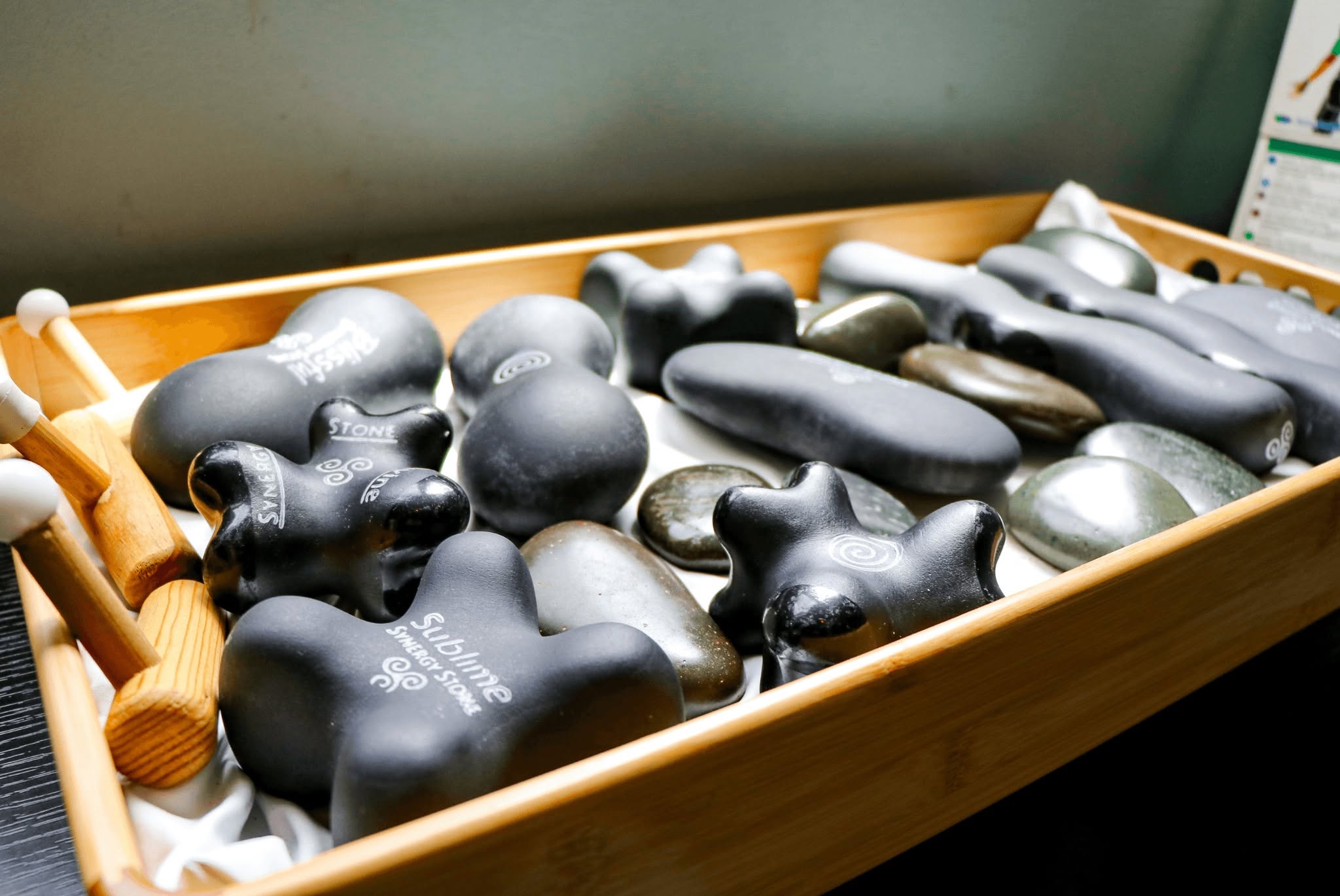 Hot Stone Massages Near Me: What the Heat Actually Does (From a Therapist Who Uses It Weekly)
